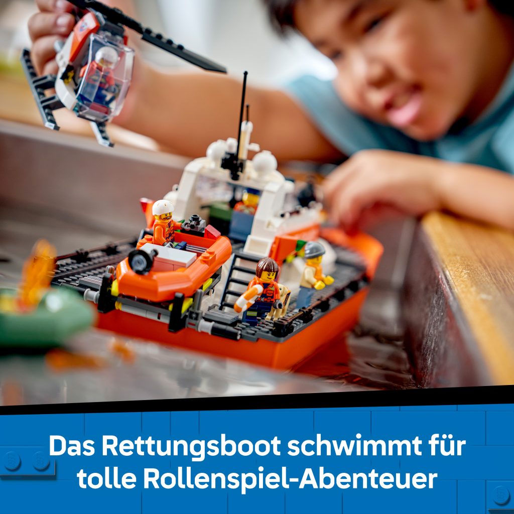 Produktabbildung Rettungsboot der Küstenwache mit Hubschrauber